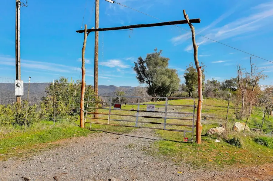 10263 Ham Luddy Road, Mountain Ranch, CA 95246 - Image #2