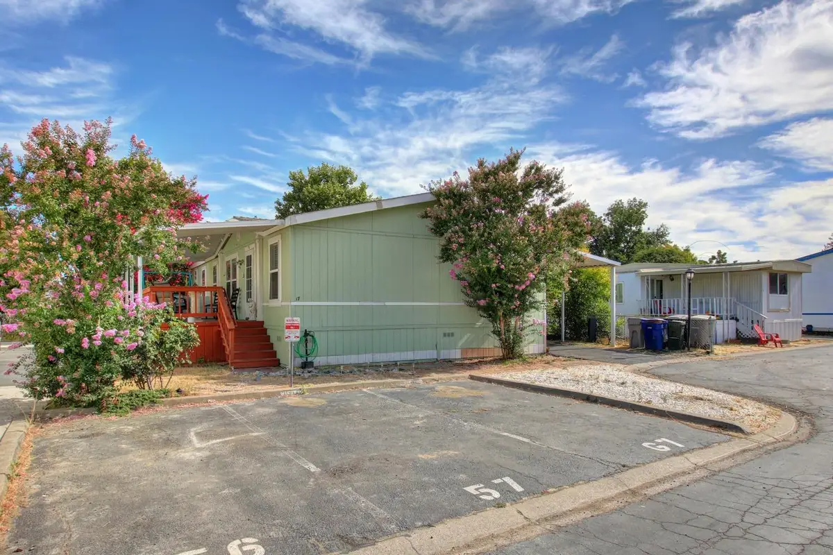 17 Commodore Lane, Sacramento, CA 95838 - #1