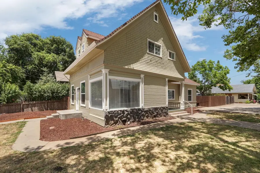 101 W Lockeford Street, Lodi, CA 95240 - Image #2