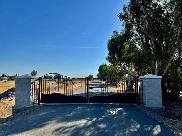 1051 N Versi Court, Linden, CA 95236