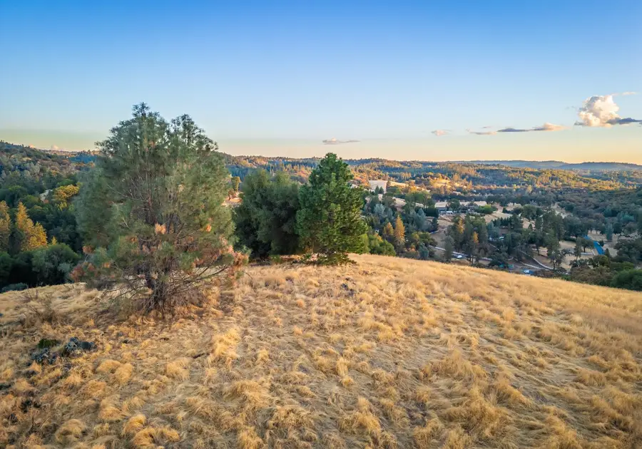 19635 Peyton Pl, Grass Valley, CA 95949 - Image #3