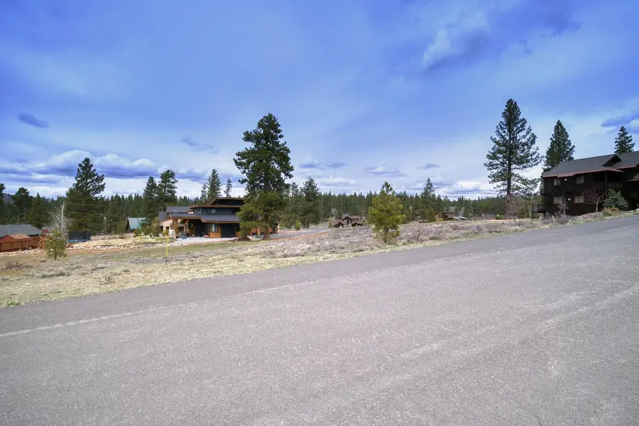 10554 Courtenay Lane, Truckee, CA 96161 - Image #2