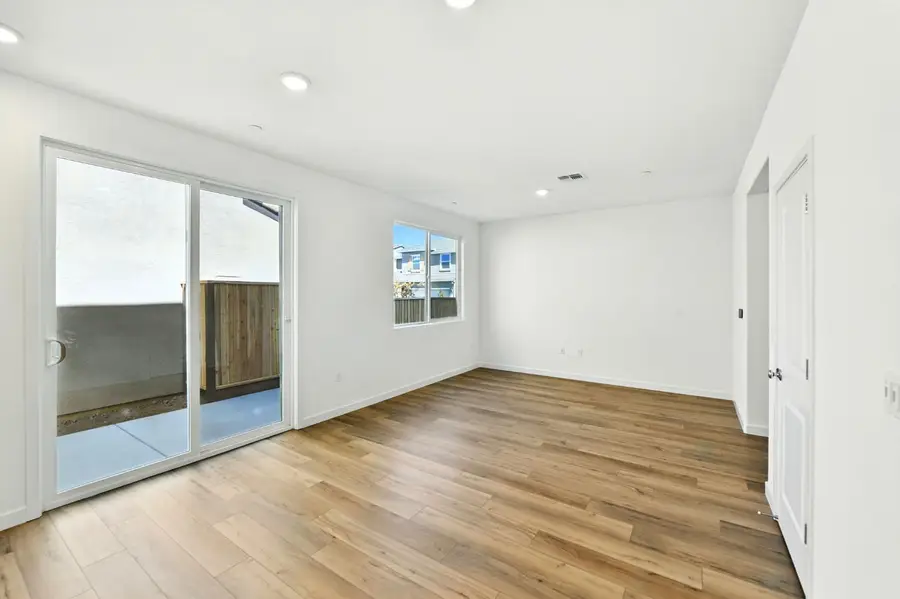 5242 Senesta Circle, Sacramento, CA 95824 - Image #3