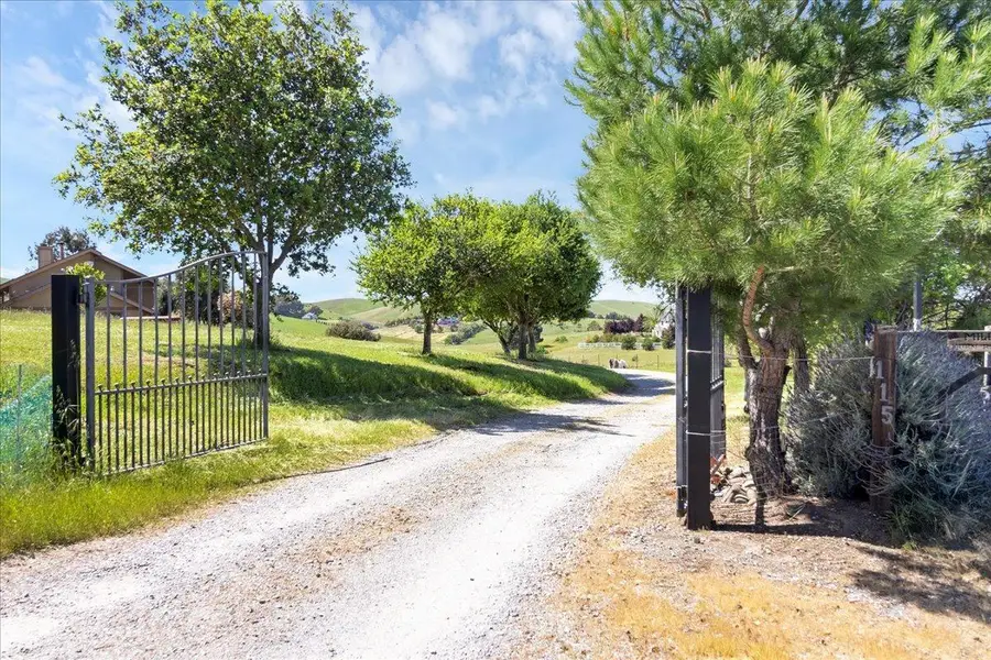 115 Mccary Drive, Hollister, CA 95023 - Image #2