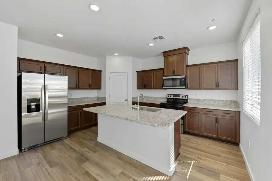 5204 El Paraiso Avenue, Sacramento, CA 95824 - Image #2