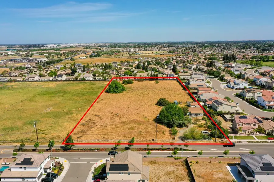 1957 W Woodward Avenue, Manteca, CA 95337 - Image #2