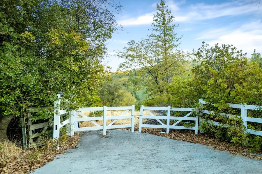 10932 Oak Canyon Drive, Penn Valley, CA 95946 - Image #3