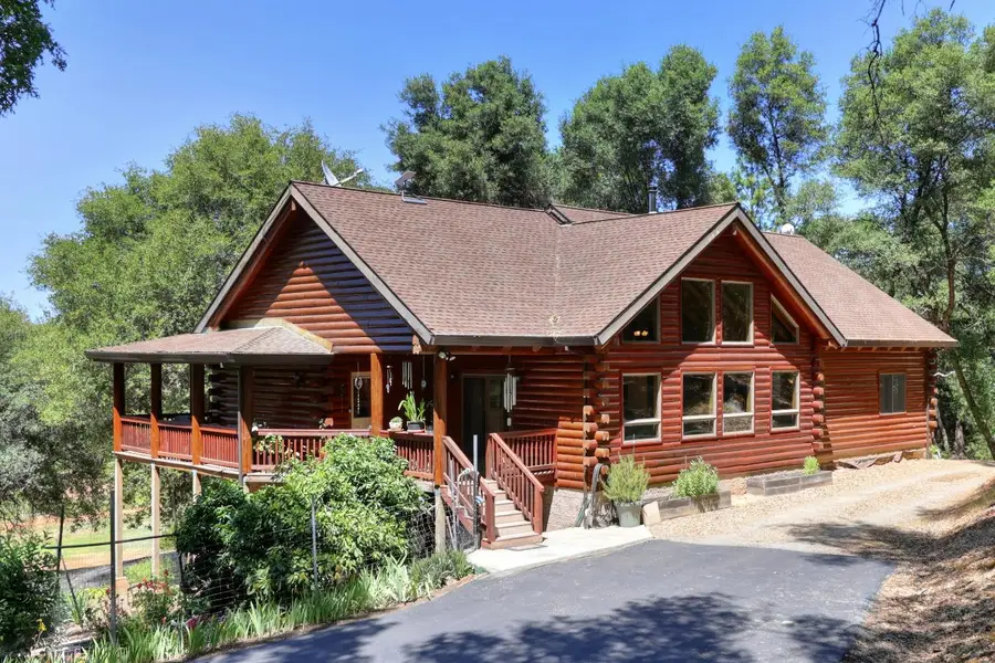 3059 Squirrel Hollow, Somerset, CA 95684 - Image #2