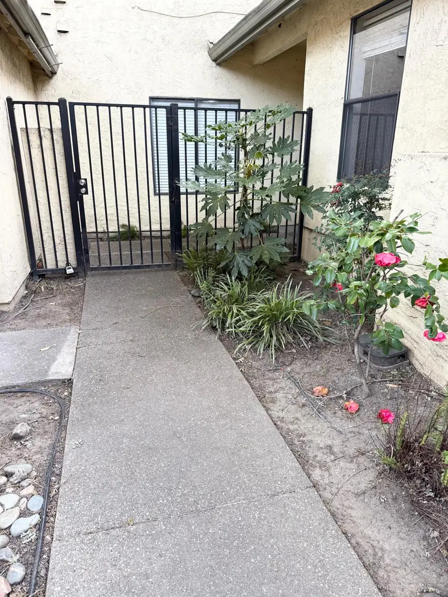 1633 Porter Way, Stockton, CA 95207 - Image #3