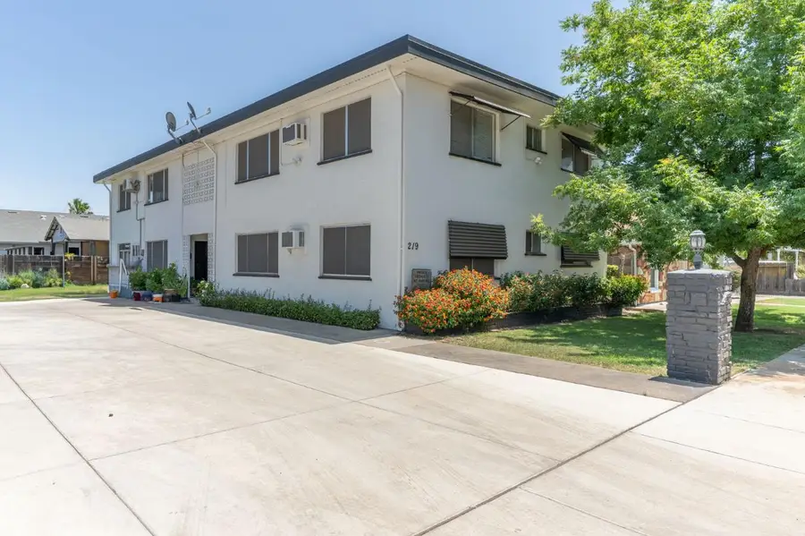 219 S 2nd Avenue, Oakdale, CA 95361 - #2