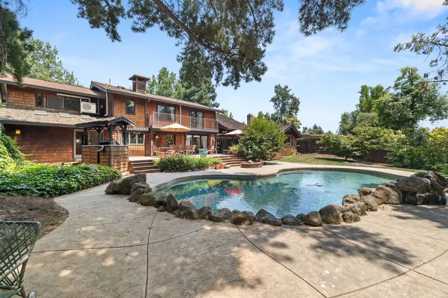 5536 Clarendon Way, Carmichael, CA 95608 - Image #2