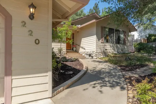 220 Mistletoe Ct, Angels Camp, CA 95222