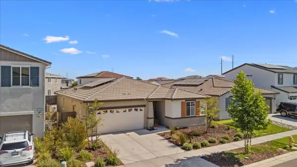 2115 Knotty Pine Way, Plumas Lake, CA 95961