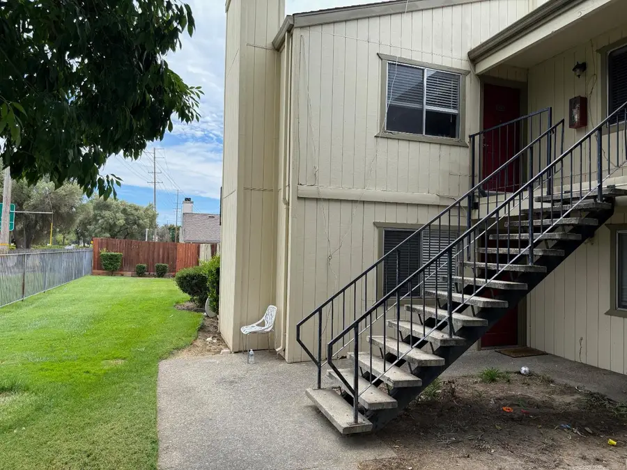 1819 S Cherokee Lane #58, Lodi, CA 95240 - Image #2