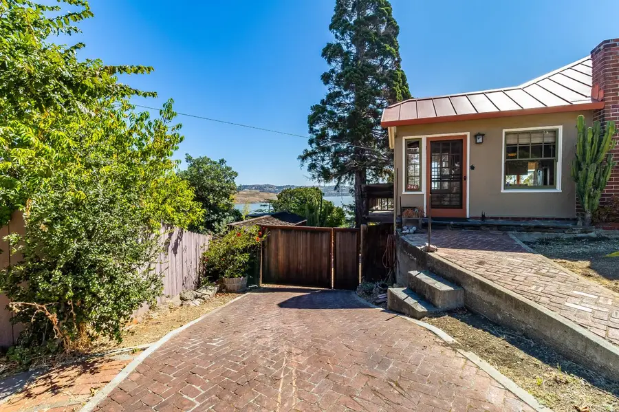 240 Alexander Street, Crockett, CA 94525 - Image #2