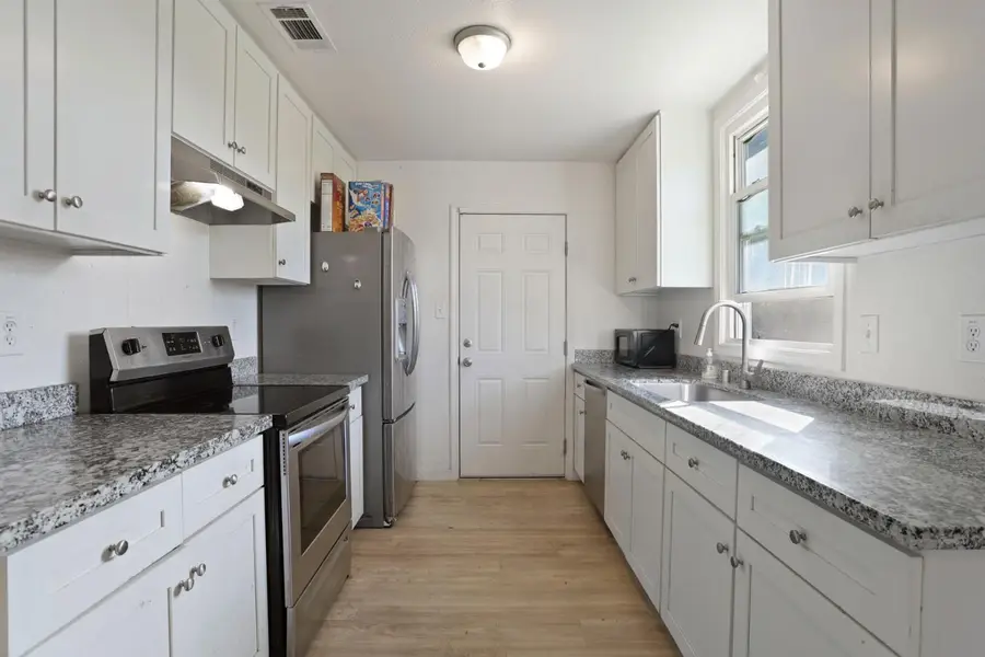 6038 Fruitridge Road, Sacramento, CA 95820 - Image #3