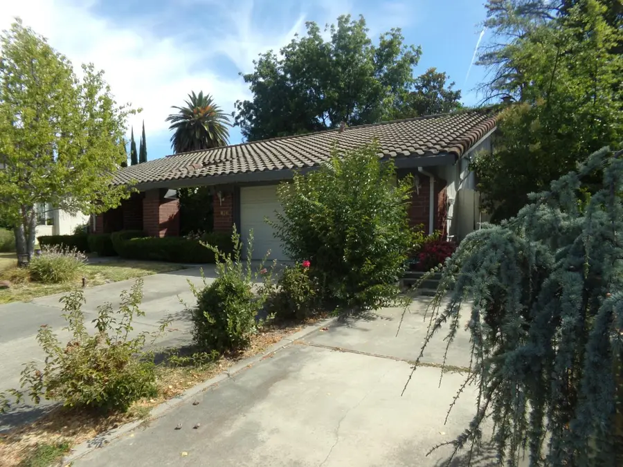 7074 Lazy River Way, Sacramento, CA 95831 - Image #2