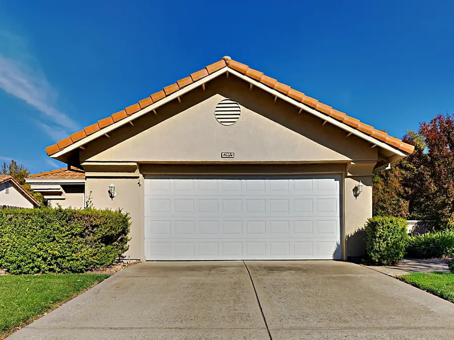 8045 Arroyo Vista Drive, Sacramento, CA 95823 - Image #2