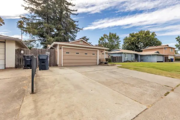 20 Lochmoor, Sacramento, CA 95823