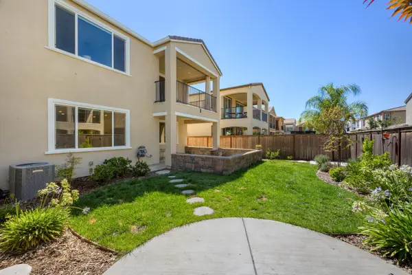 5649 Harveston Way, Sacramento, CA 95835