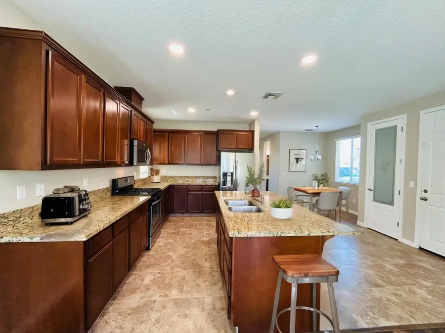 4638 Cherry Blossom Lane, Turlock, CA 95382 - Image #3