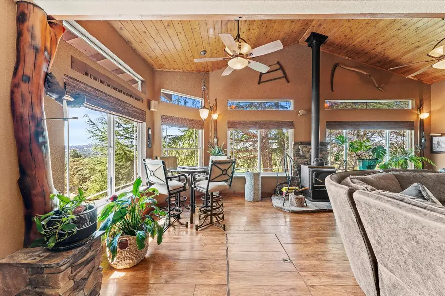 19699 Mccourtney Road, Grass Valley, CA 95949 - Image #2