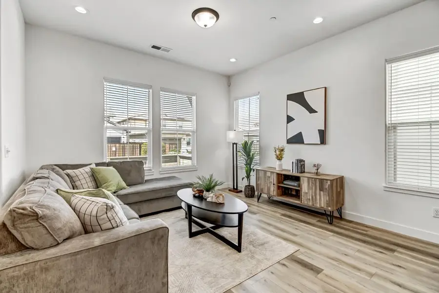 2352 Bronze Star Way, Sacramento, CA 95818 - #3