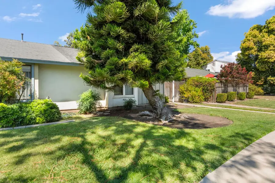 6827 Shiloh Court, Stockton, CA 95219 - Image #2