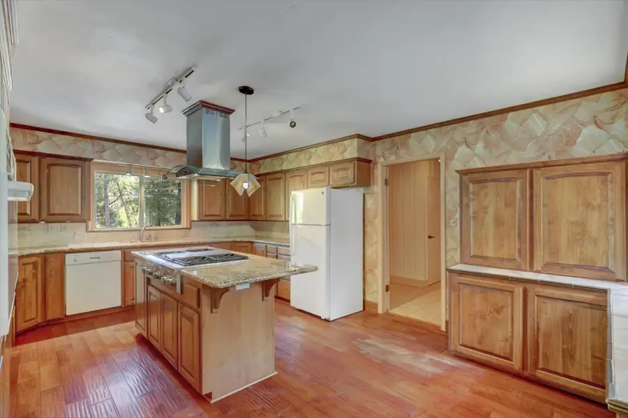 10124 S Ponderosa Way, Rough And Ready, CA 95975 - Image #2