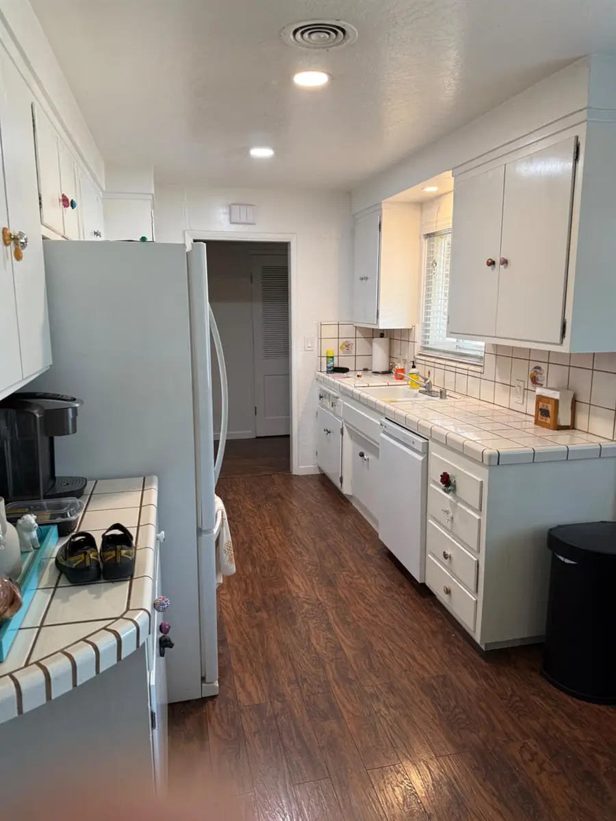 5716 Lonsdale Drive, Sacramento, CA 95822 - Image #3