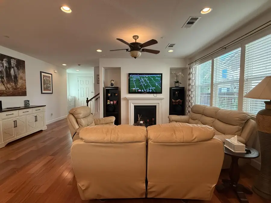 931 Willow Bridge Drive, Folsom, CA 95630 - Image #2