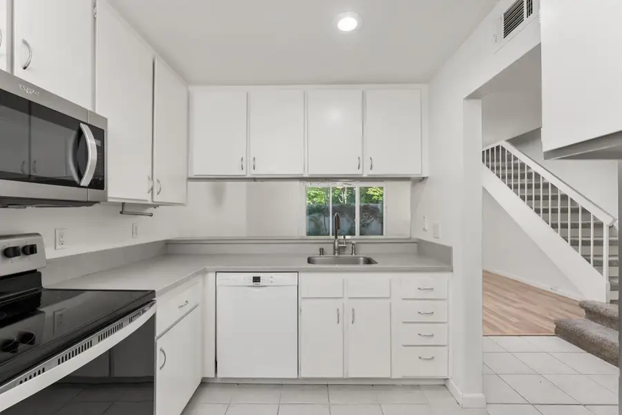 709 Woodside Ln E #2, Sacramento, CA 95825 - Image #2