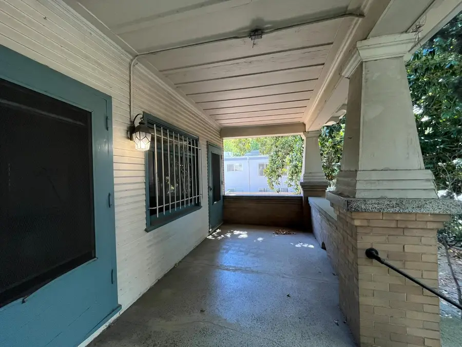 1123 W Street, Sacramento, CA 95818 - #2