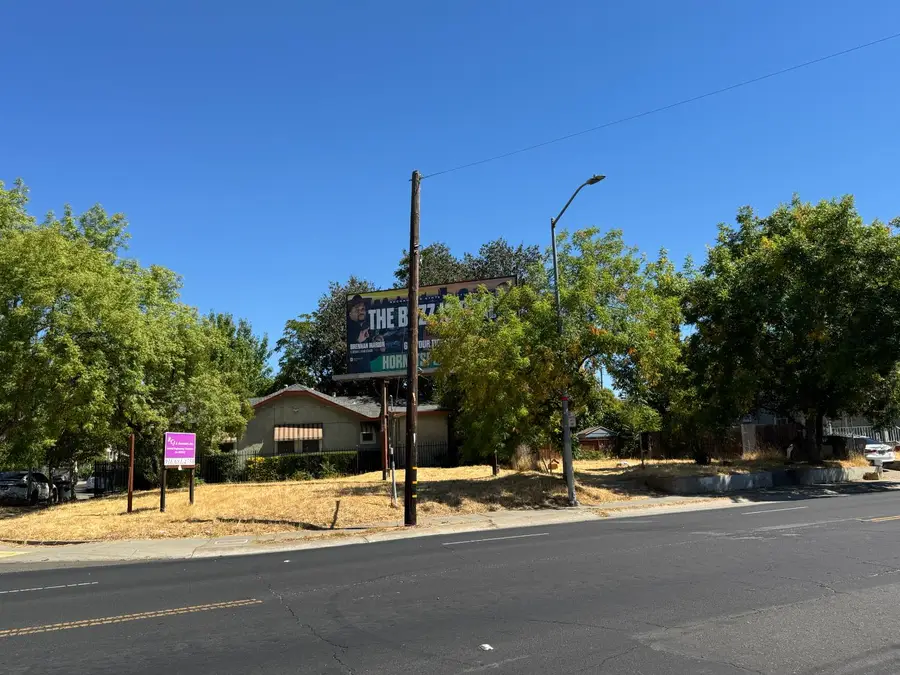 3951 Broadway Street, Sacramento, CA 95817 - #2