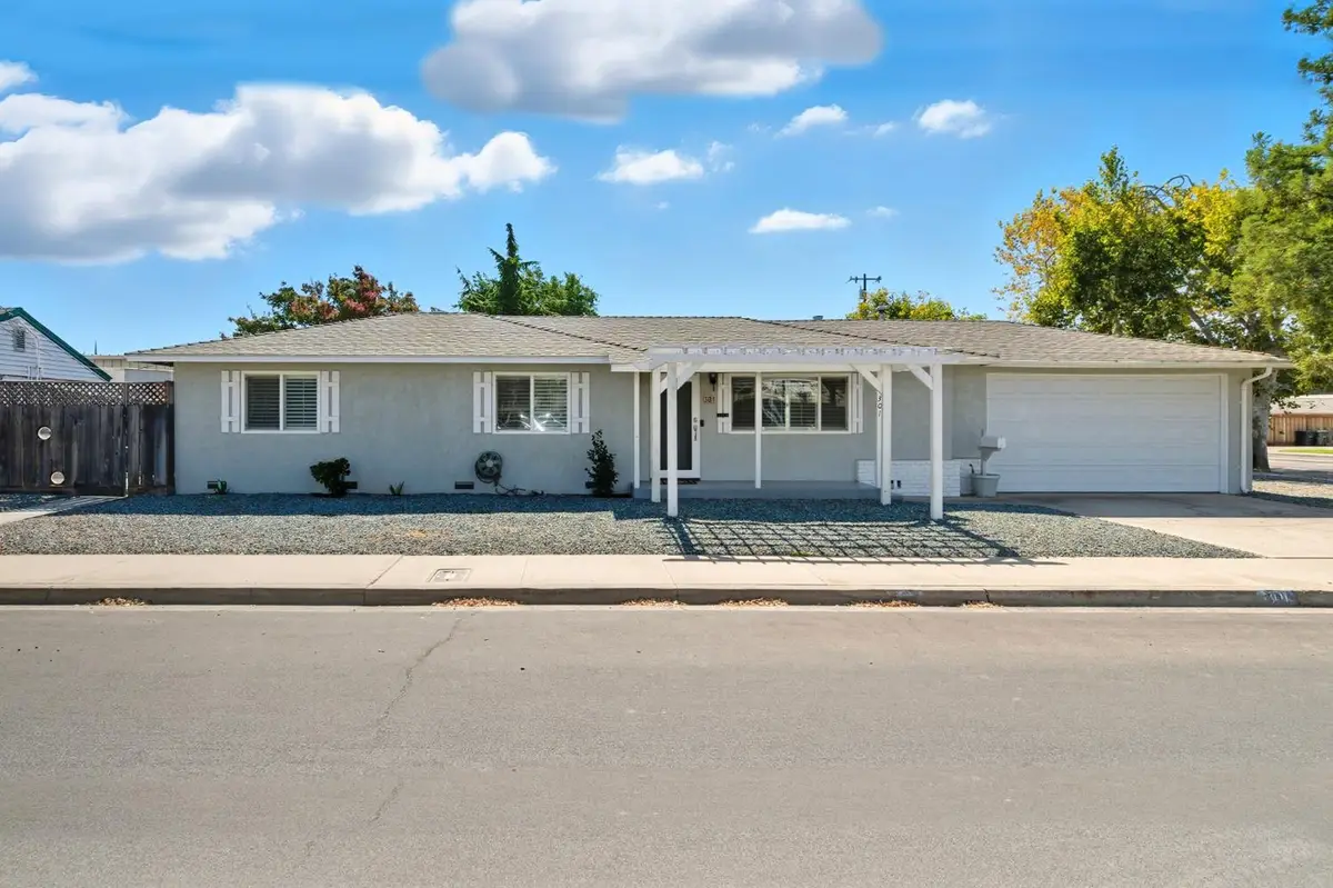 301 E North Street, Oakdale, CA 95361 - Image #1