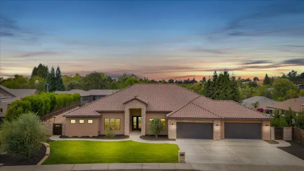 10407 Fox Borough Dr, Oakdale, CA 95361
