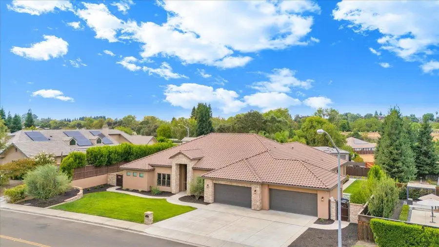 10407 Fox Borough Dr, Oakdale, CA 95361 - Image #3