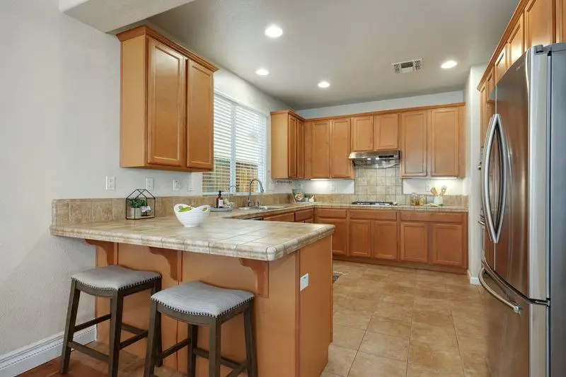 946 Campfire Circle, Rocklin, CA 95765 - Image #2