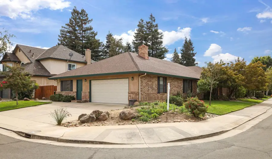 324 Applewood Drive, Lodi, CA 95242 - Image #2