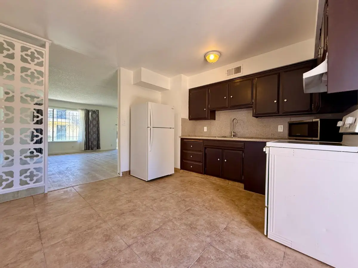 2420 Oxford Way #F17, Stockton, CA 95204 - Image #1