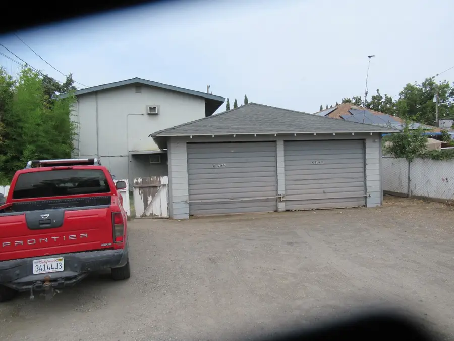 325 W H Street, Oakdale, CA 95361 - Image #2