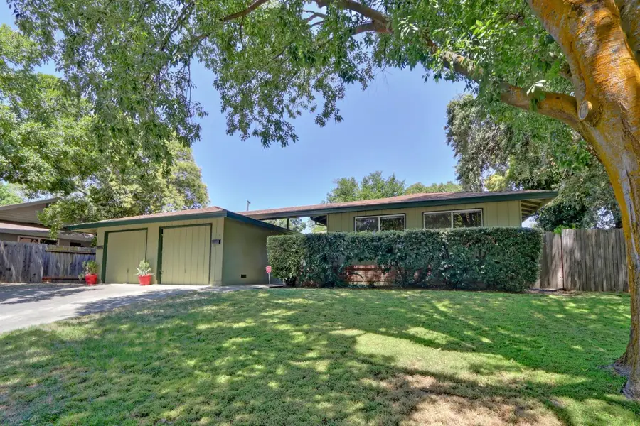 33 Simmons Way, Davis, CA 95616 - Image #2