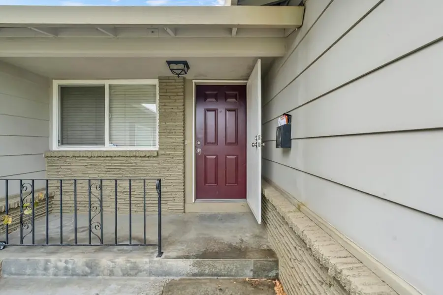 6814 Chevy Chase Way, Sacramento, CA 95823 - Image #2