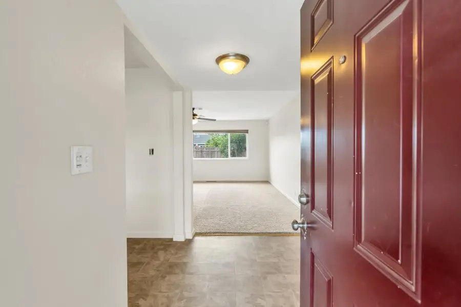 6814 Chevy Chase Way, Sacramento, CA 95823 - Image #3