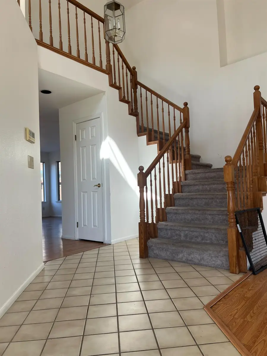 8437 Yermo Way, Sacramento, CA 95828 - Image #3