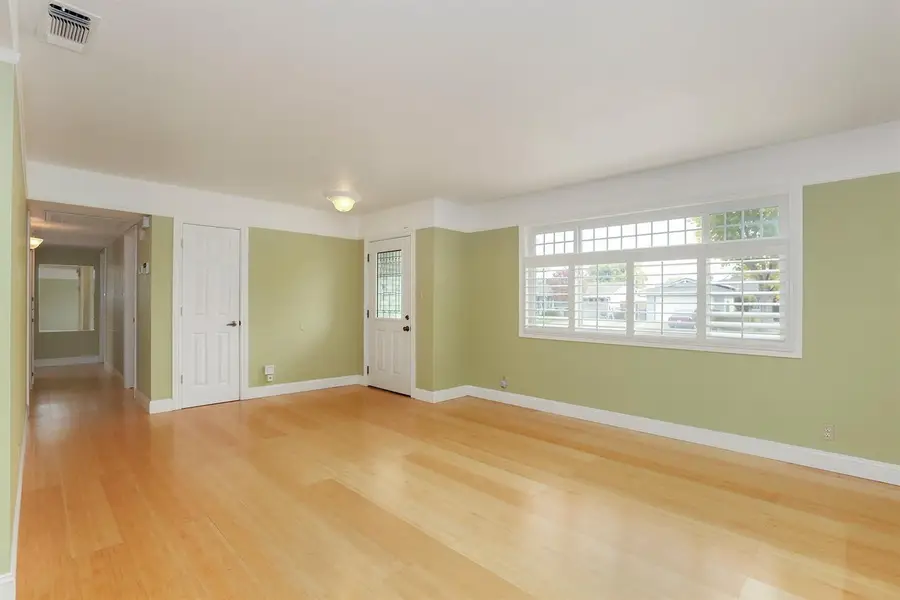 6916 Farmington Way, Sacramento, CA 95828 - Image #2