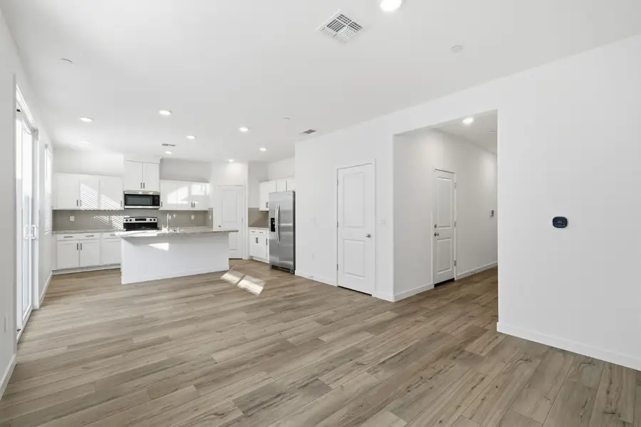 5220 El Paraiso Avenue, Sacramento, CA 95824 - Image #3