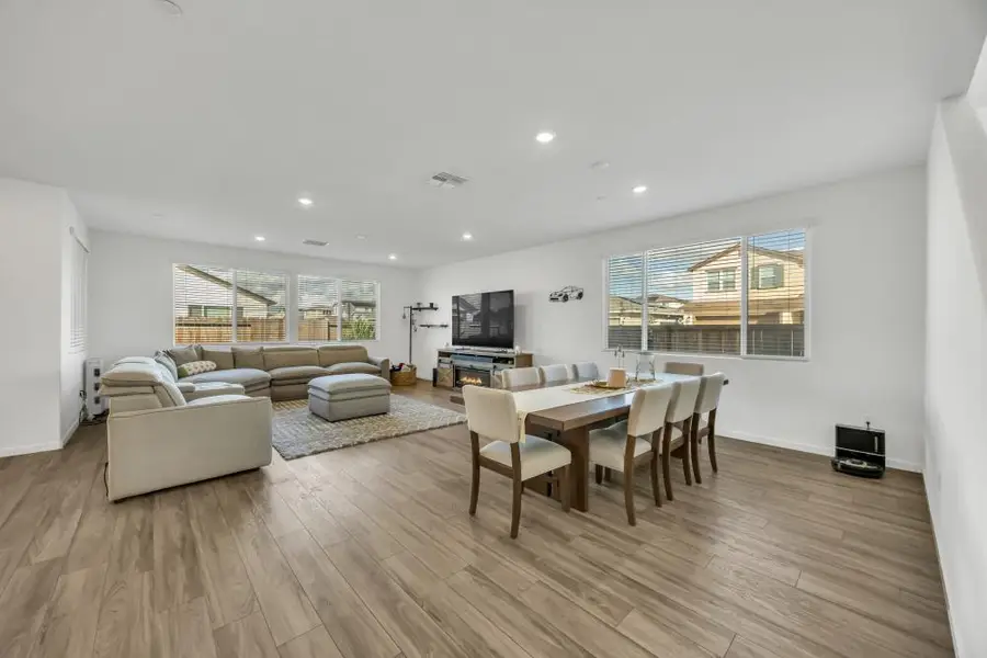 8765 Oldfield Way, Sacramento, CA 95829 - Image #3