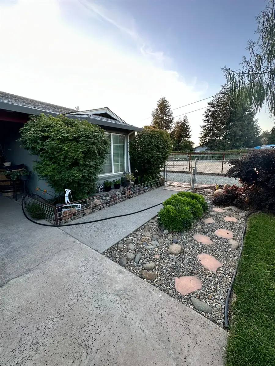 955 Elma St, Hickman, CA 95323 - #2