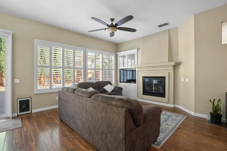 9293 Fox Springs Way, Elk Grove, CA 95624 - Image #3